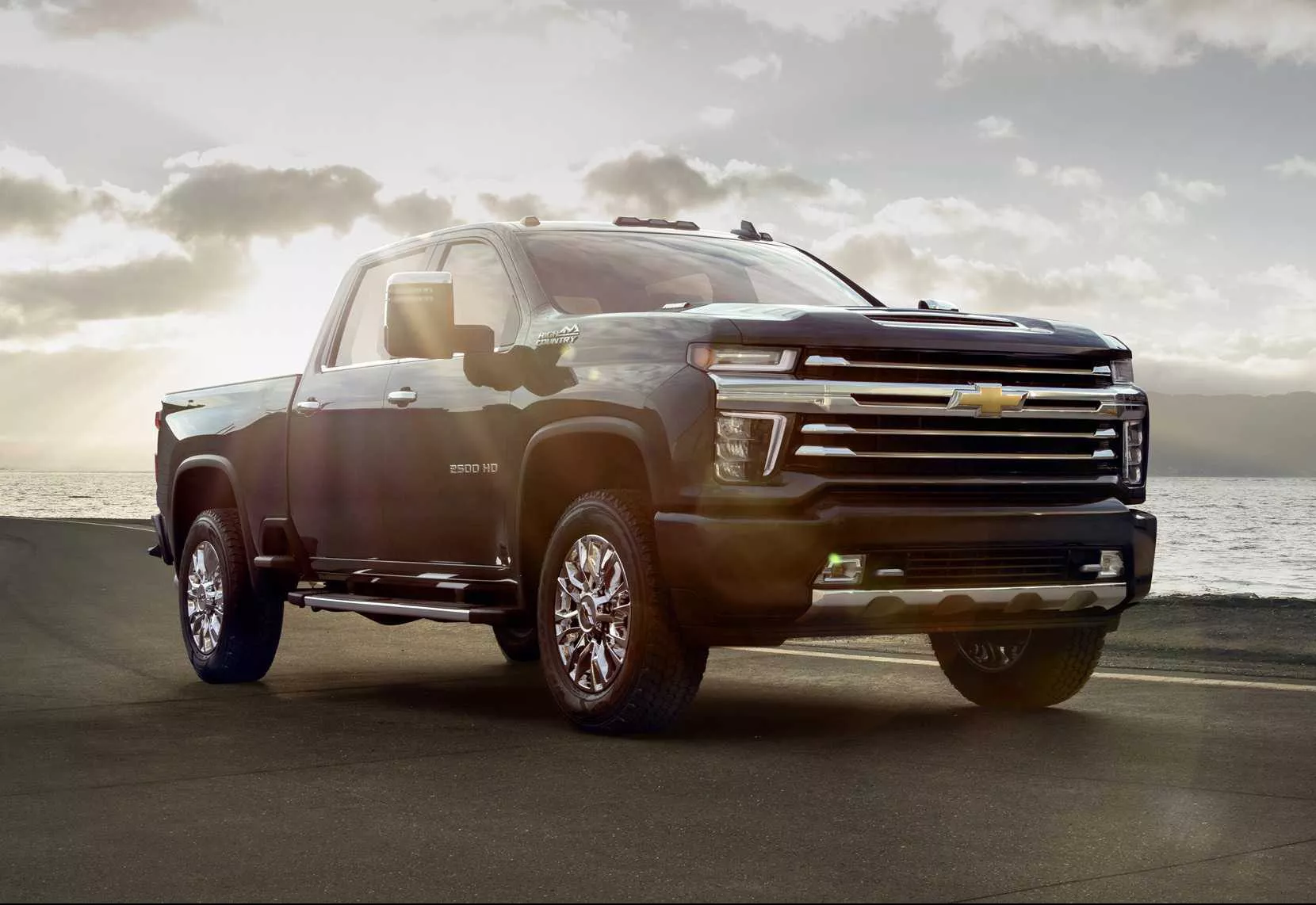 Read more about the article Chevy Silverado 2500 High Country 2021